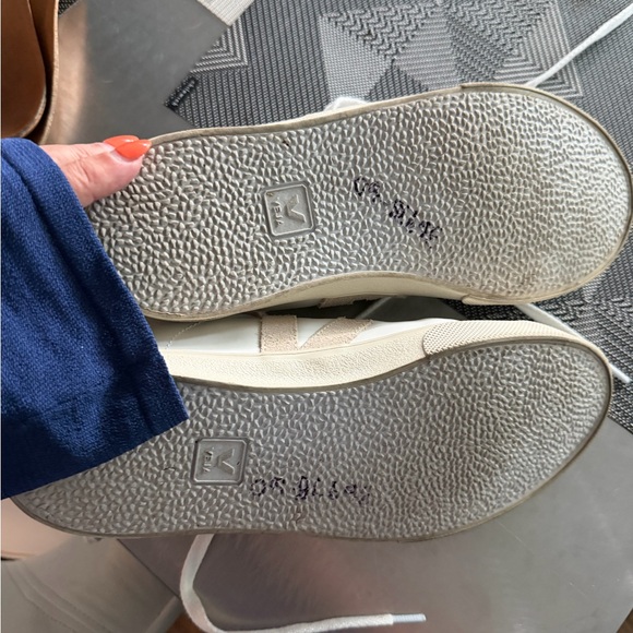 White Veja designer 10/41  Sneakers - Picture 5 of 7